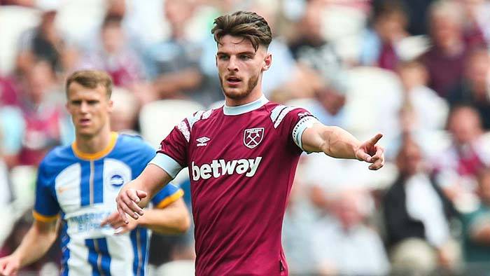 奥尔莫肩伤缺阵一个月，巴萨迎赛季关键考验