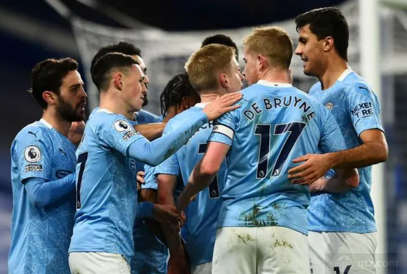 超远三分命中，全队抱头