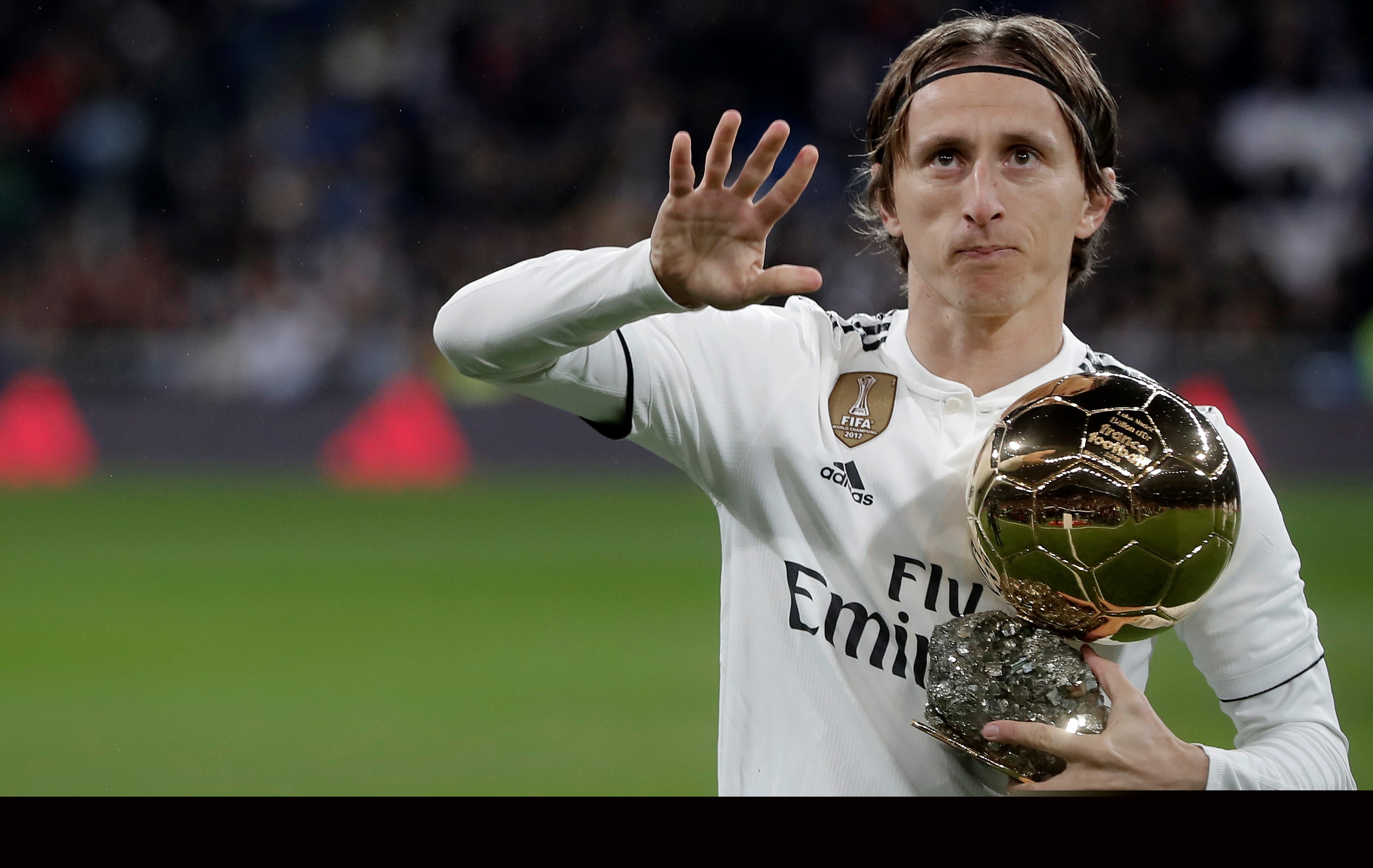 英格兰队＆曼城祝斯特林31岁生日快乐 切尔西无表示 周薪超30万镑