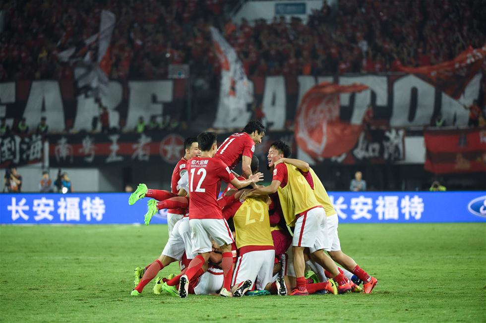 英超-补时绝杀！曼城3-2险胜利兹联，福登双响救主（英超补时绝杀！曼城3-2险胜利兹联，福登梅开二度扛起球队）