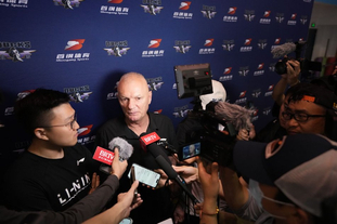 足球中超争冠球队连续丢分，冠军悬念陡增