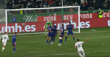 弗罗因德：球队展现了能量和韧性，我非常欣赏这样的胜利